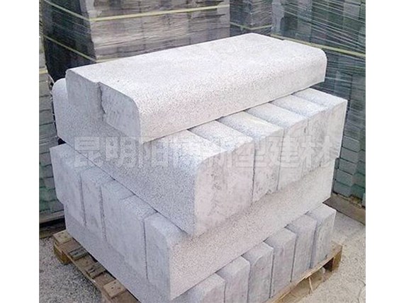 如何在混凝土路沿石上進行維護保養？